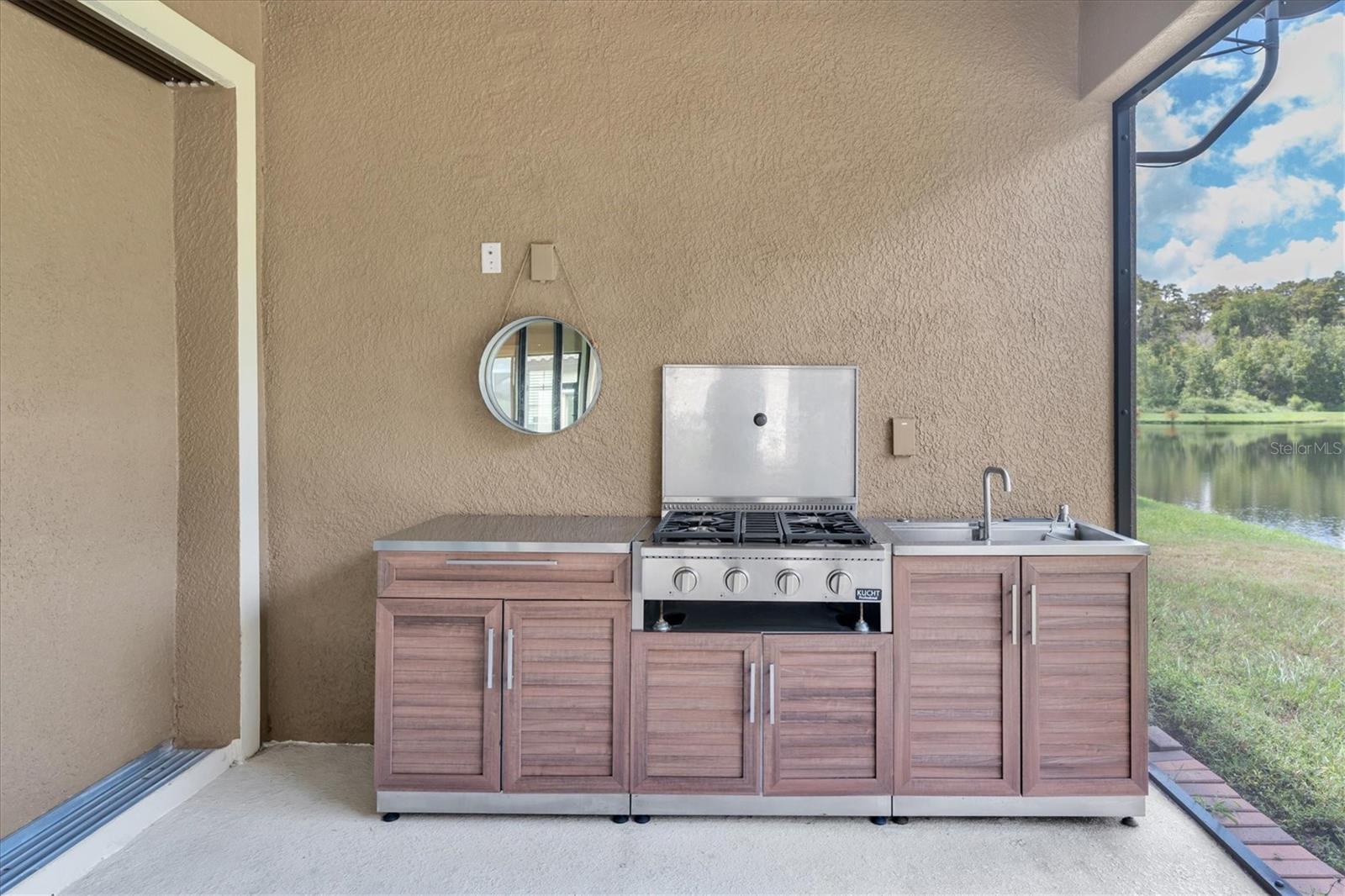 OUTDOOR KITCHEN