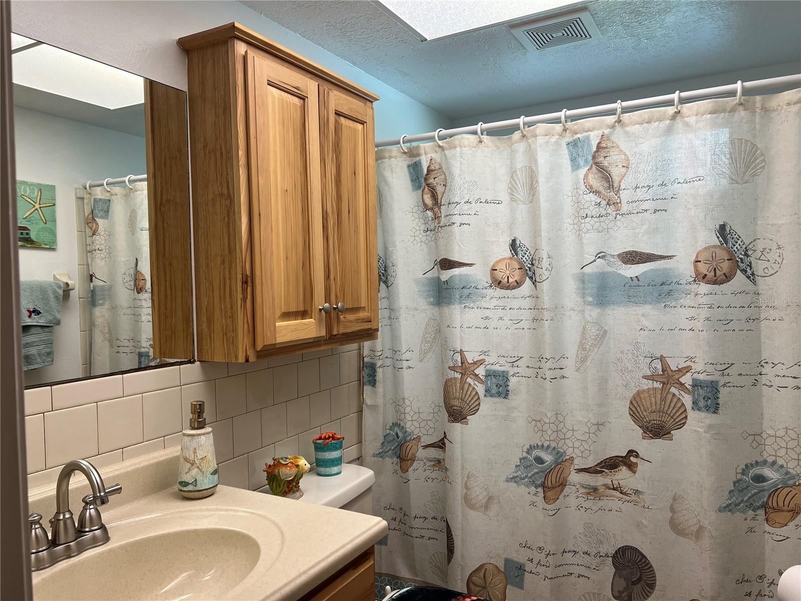 BATHROOM 2