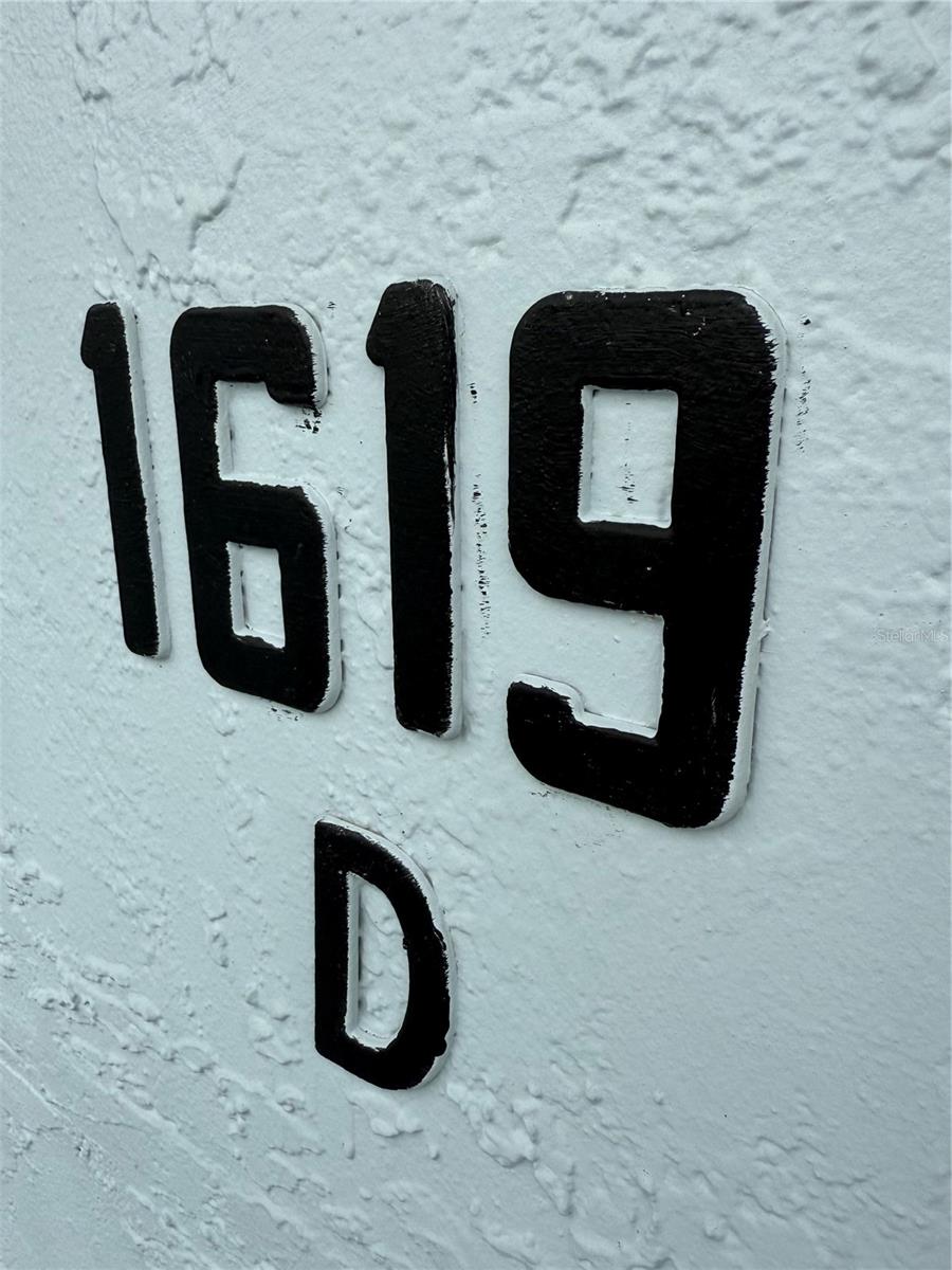 TB8433122