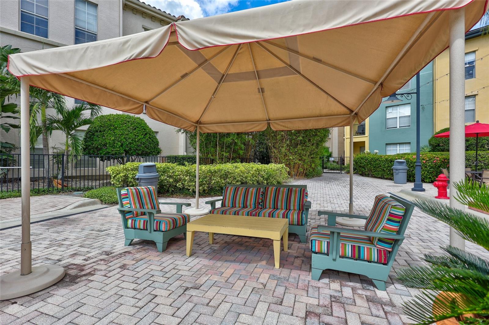 Sitting Area/Amenities