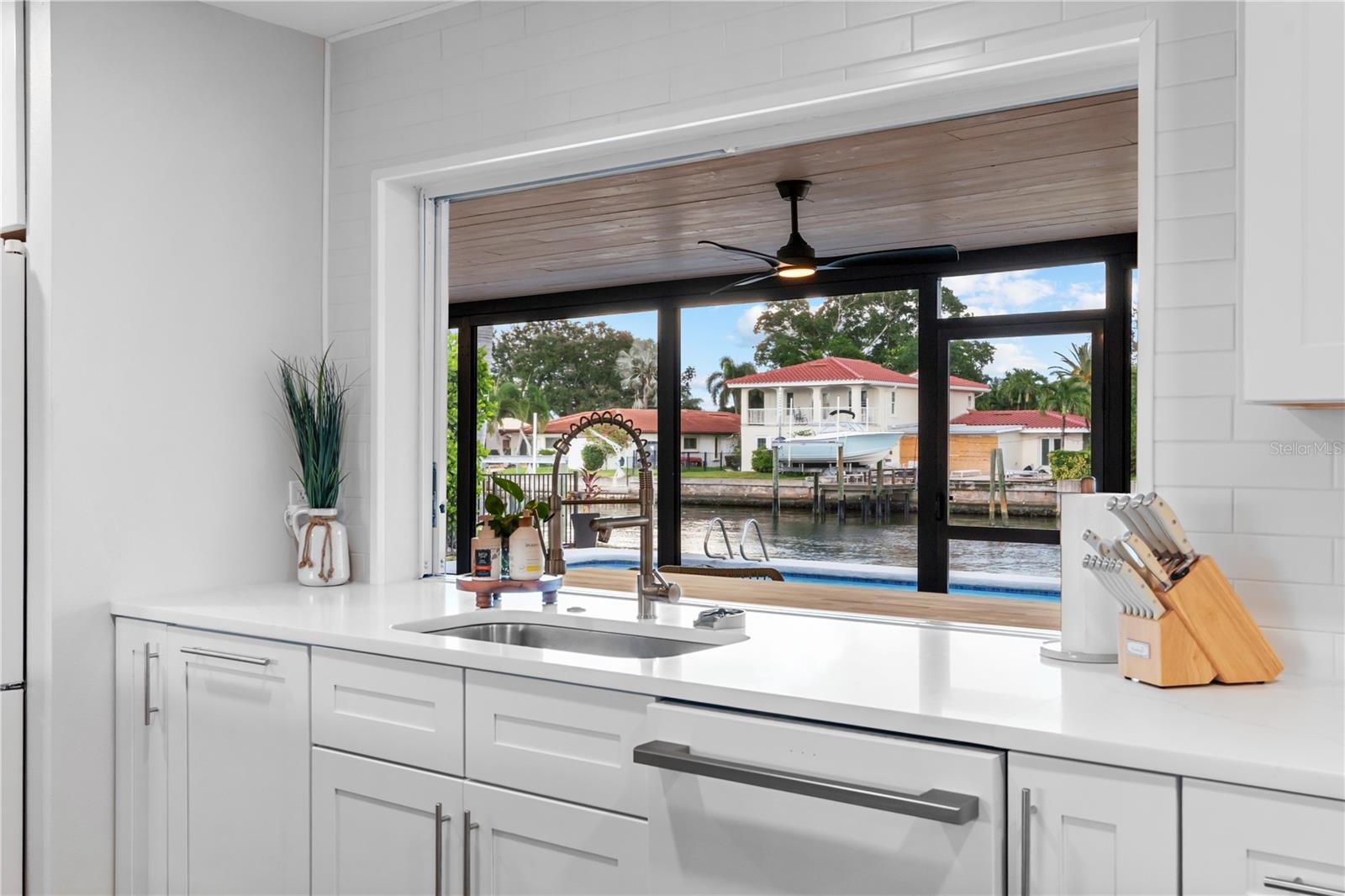 Kitchen Seamless Outdoor Window