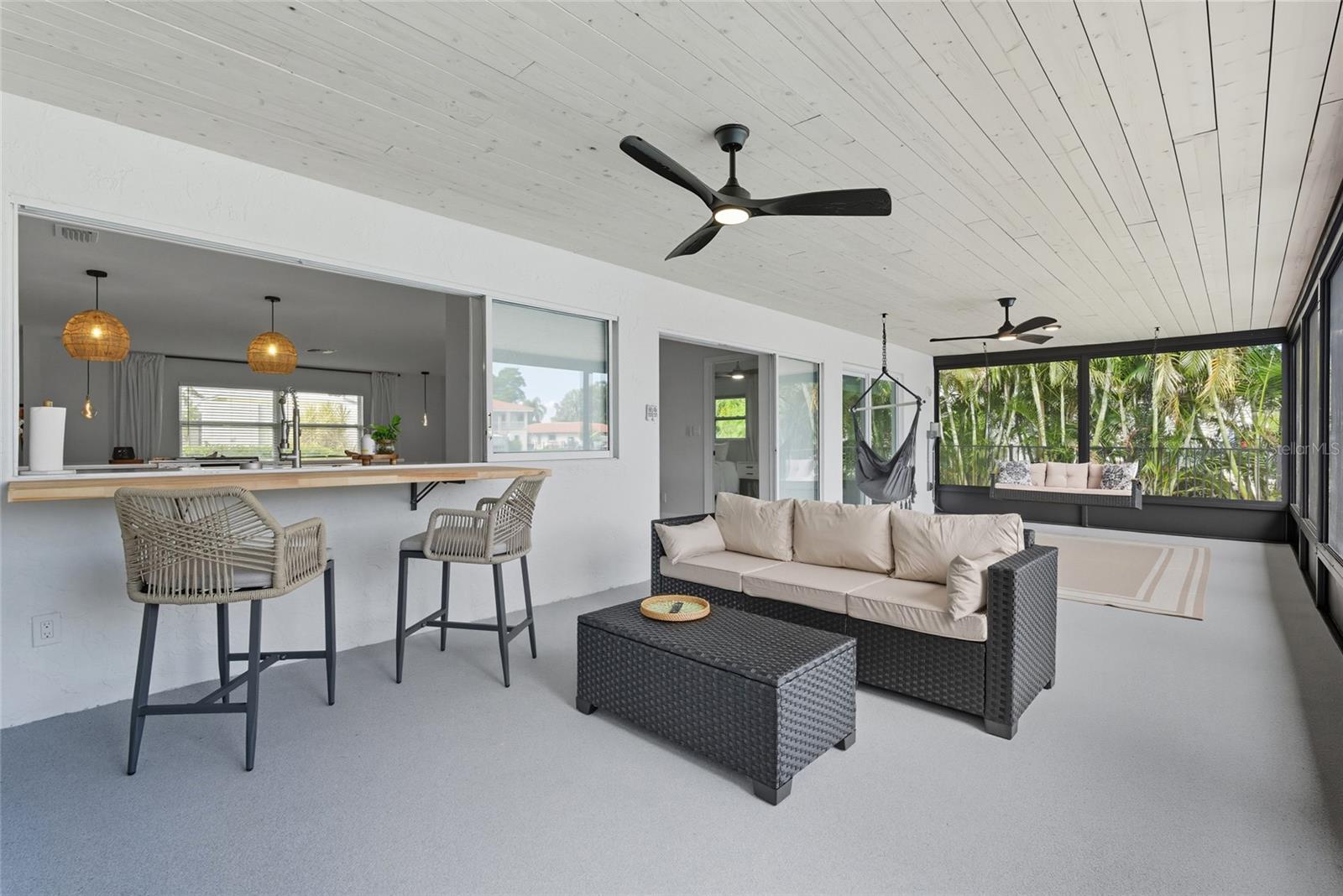 Lanai with Breakfast Bar