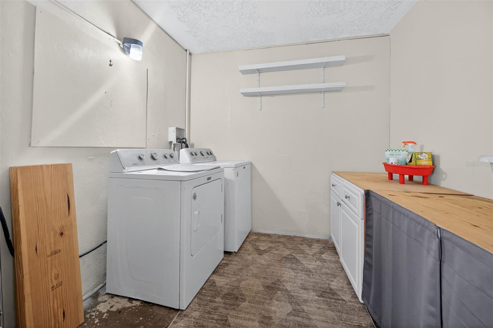 Laundry Room off Two Car Grage