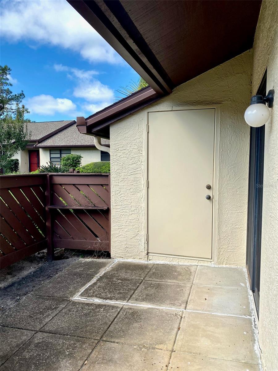 Fr. Porch w/ Storage Closet