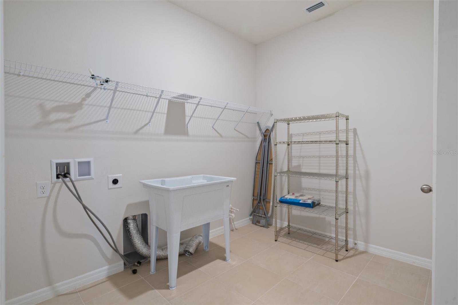 Huge inside laundryroom