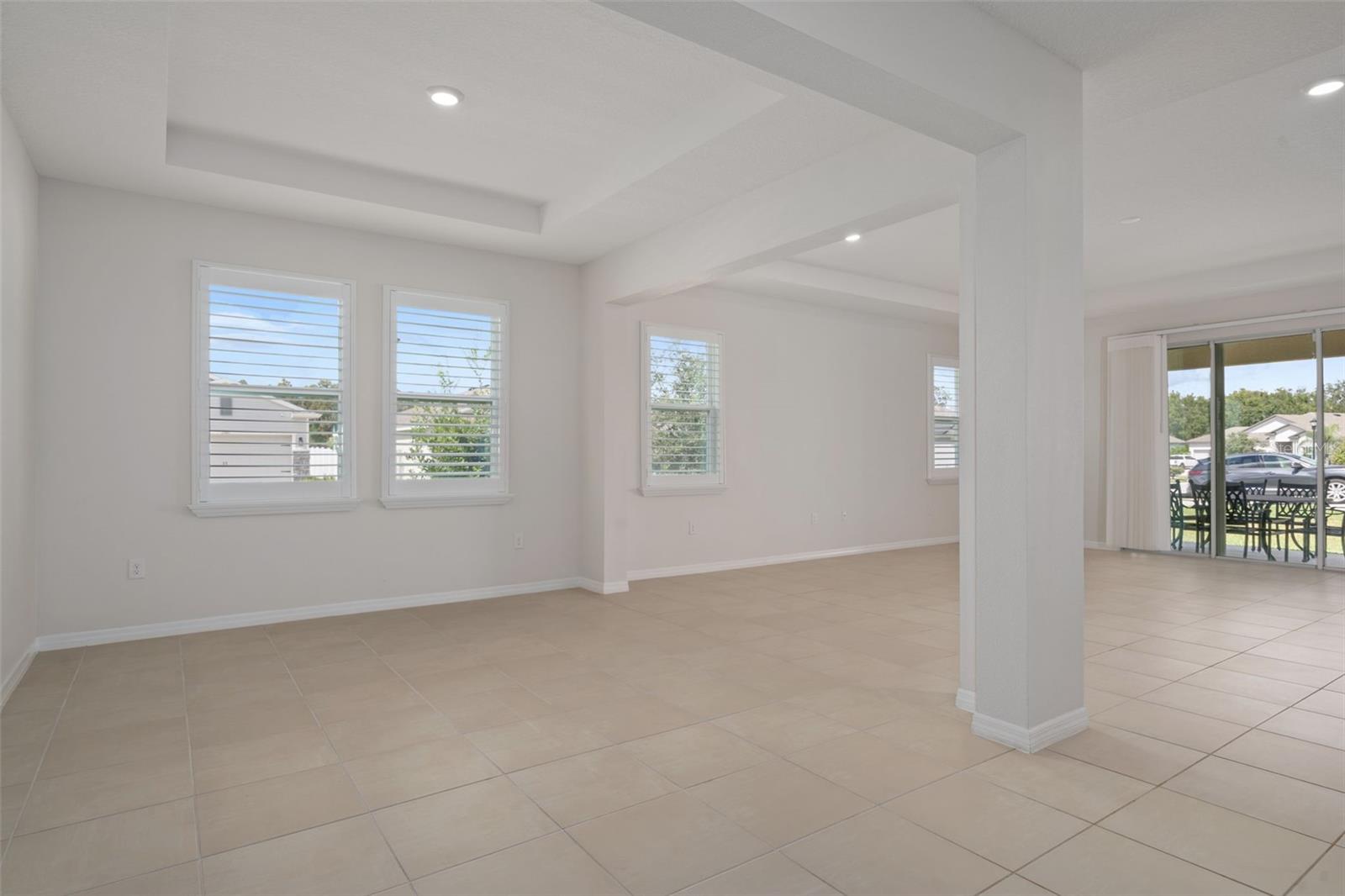 Formal Dining area with Tray Ceiling