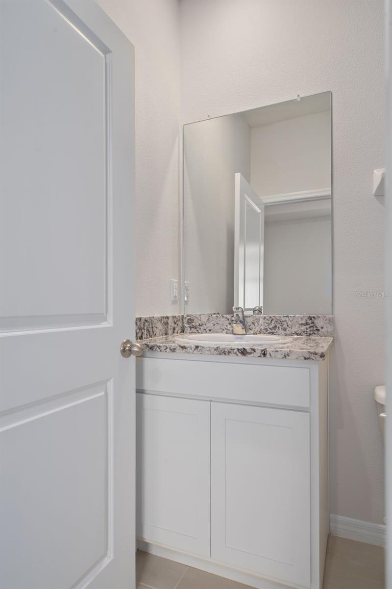 Private en-suite bath for bedroom 4 (in law suite)