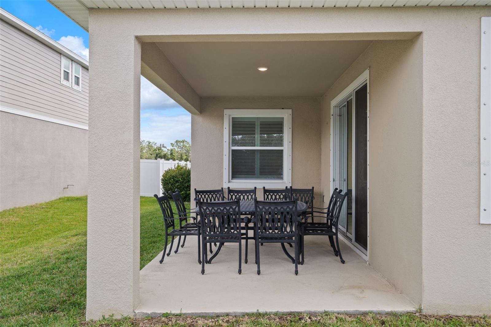 covered lanai.