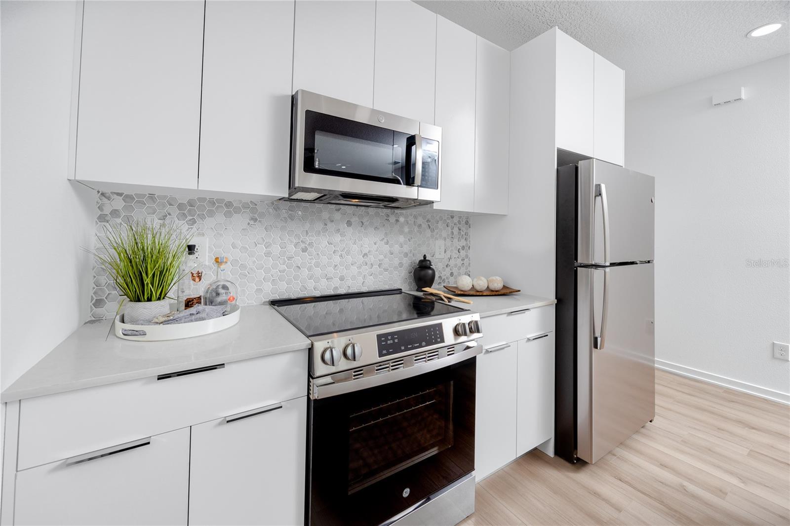 Neutral quartz countertops