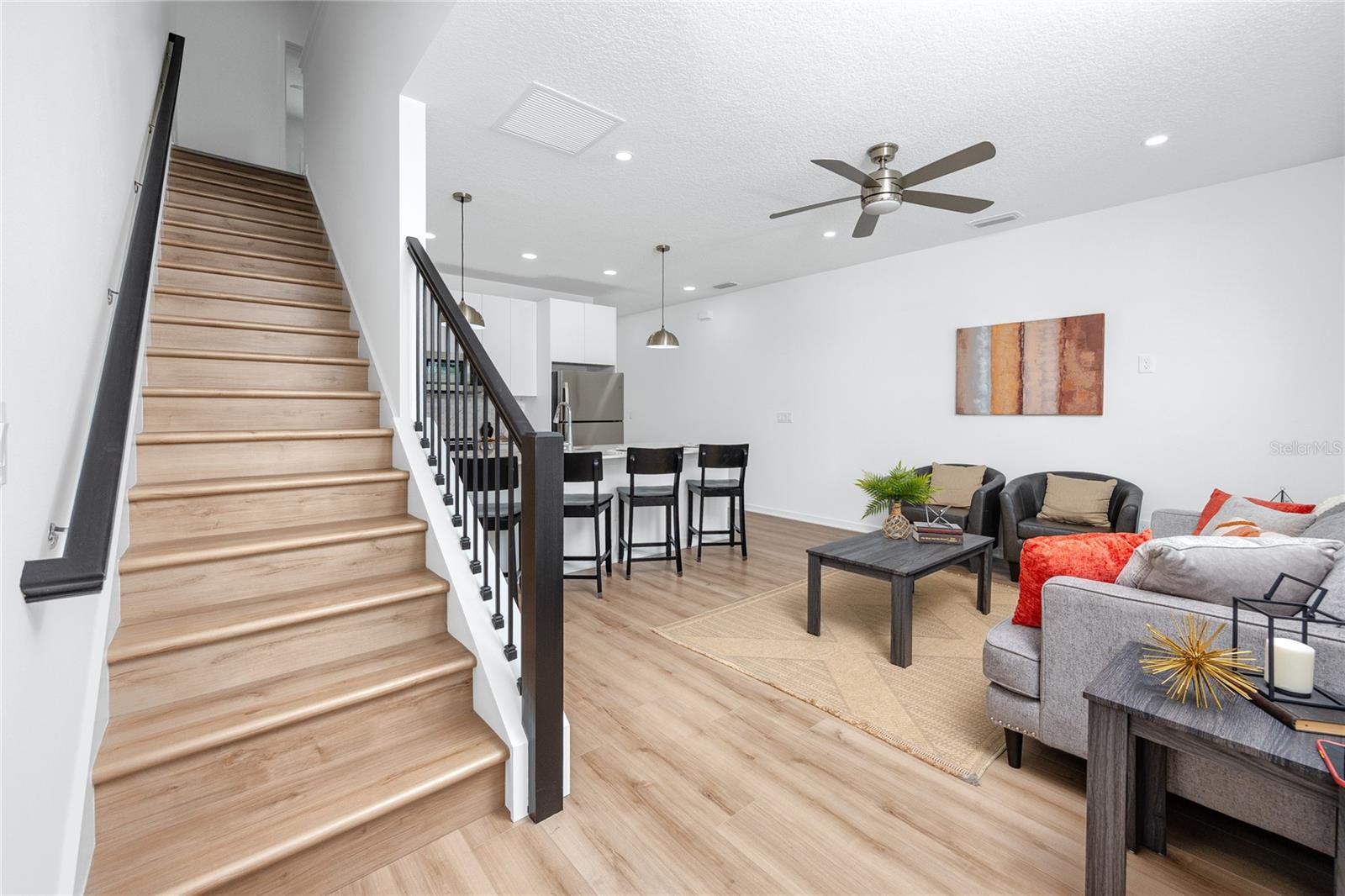Living & kitchen area