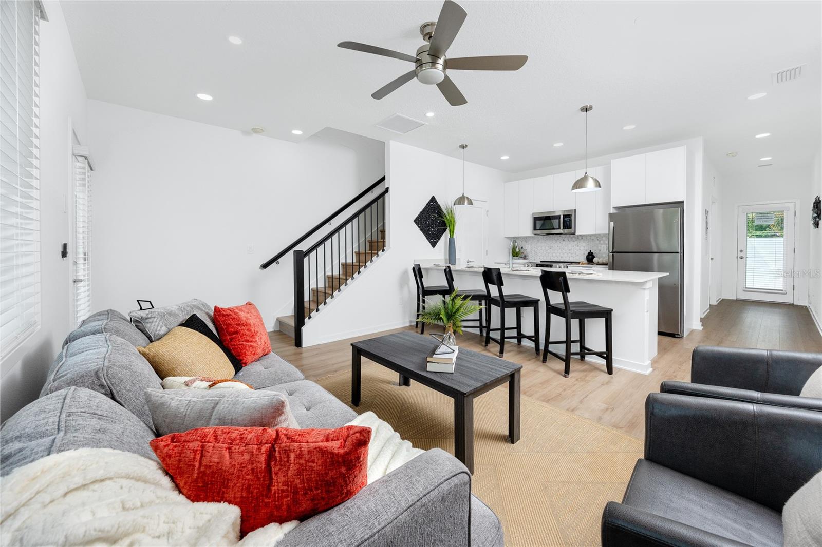 Living and kitchen area