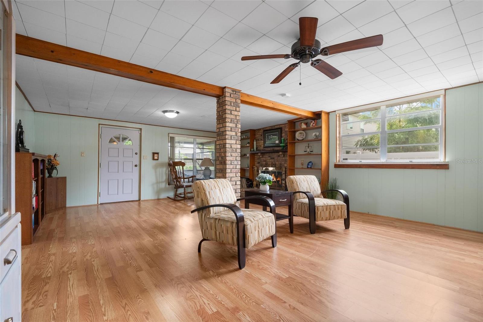 19' x 24' Great room just off the kitchen/dining