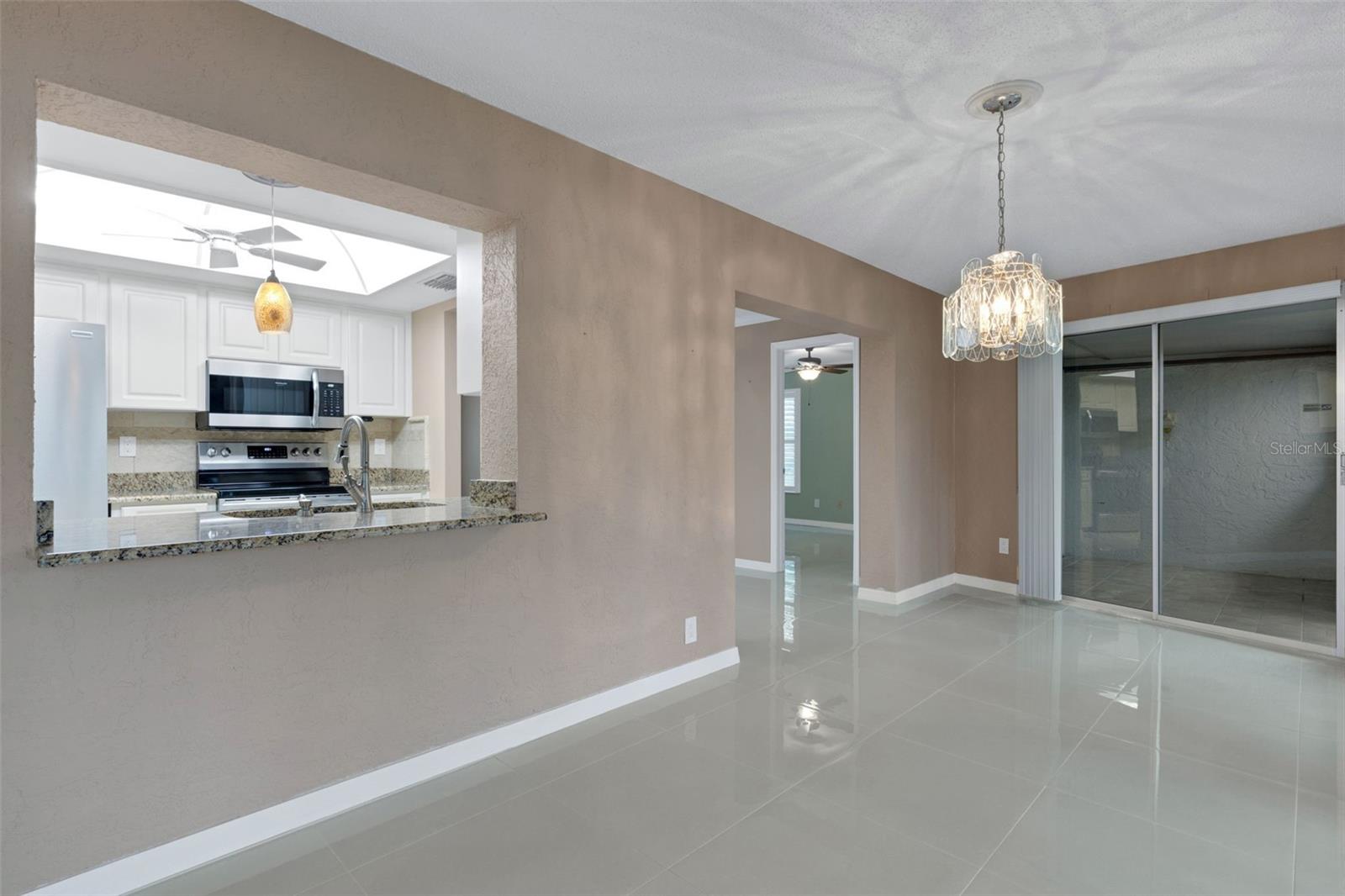 Pass thru to Dining area