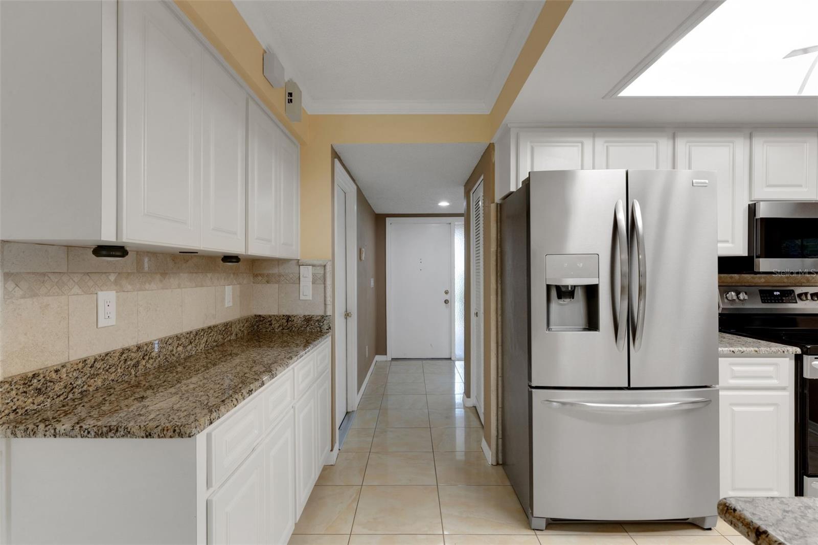 So much storage and room for all your cooking appliances