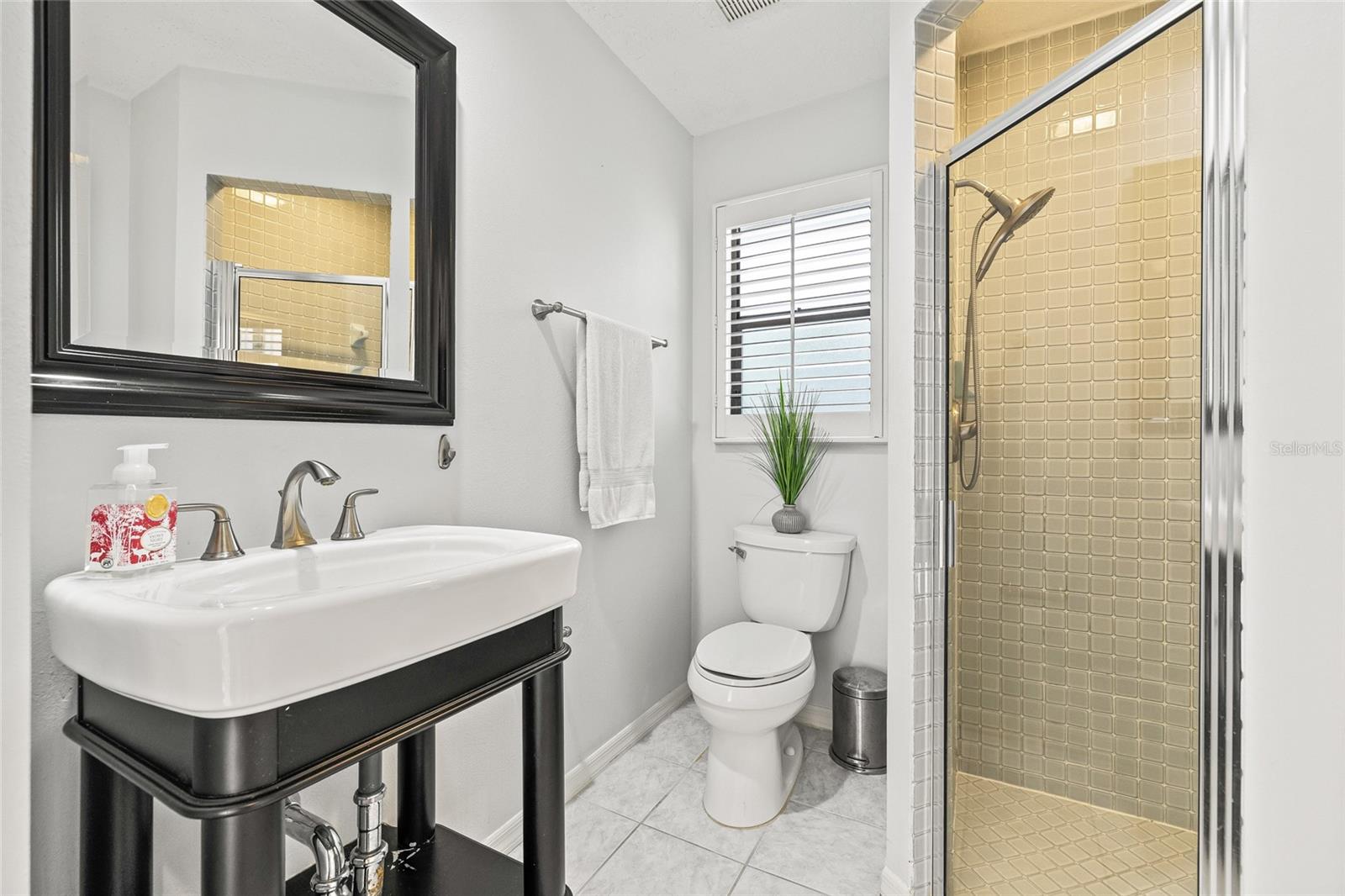 Full bathroom by Bedroom 4 with access to the pool.