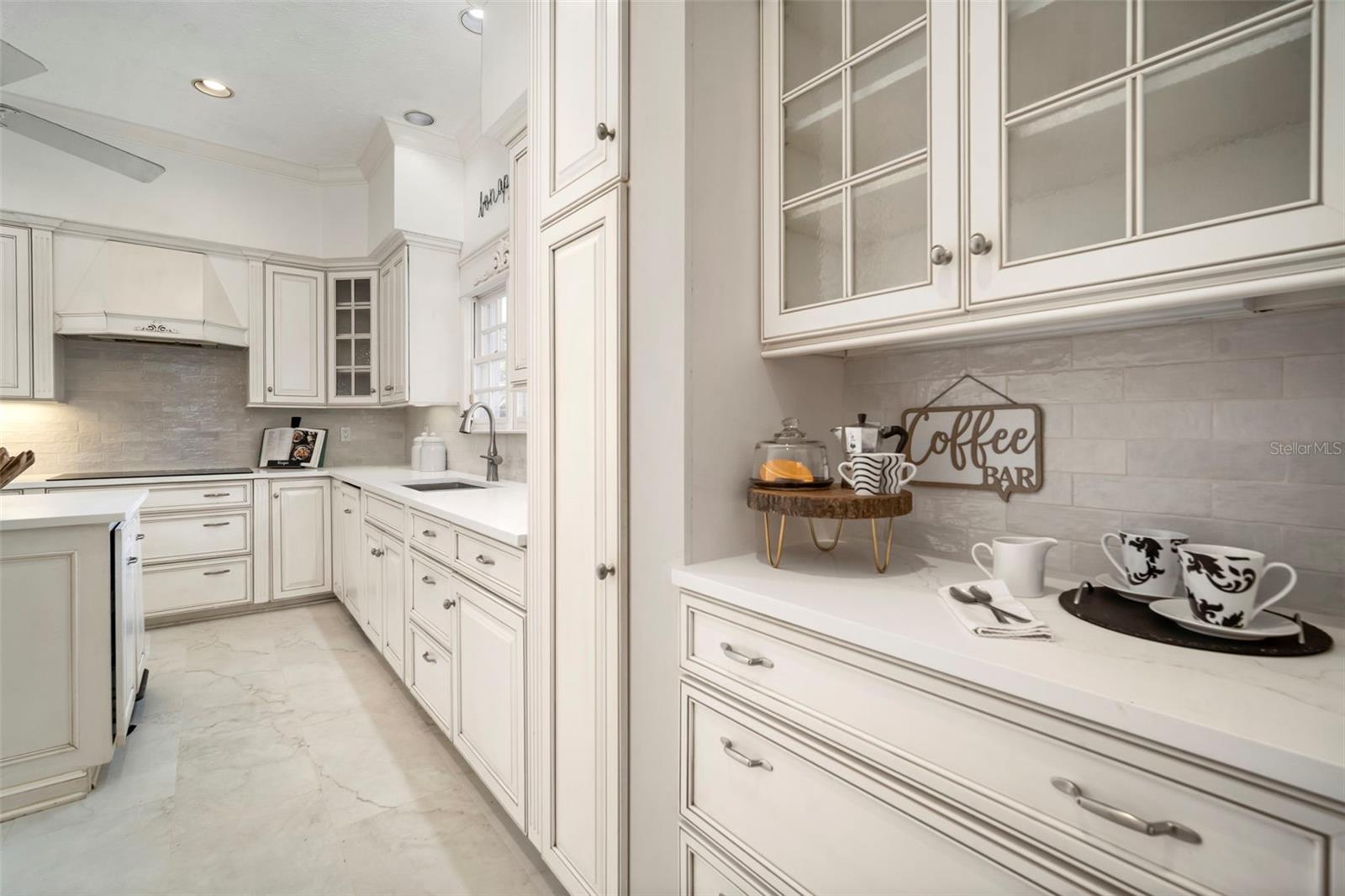 BEAUTIFULLY REFRESHED KITCHEN ELEGANCE