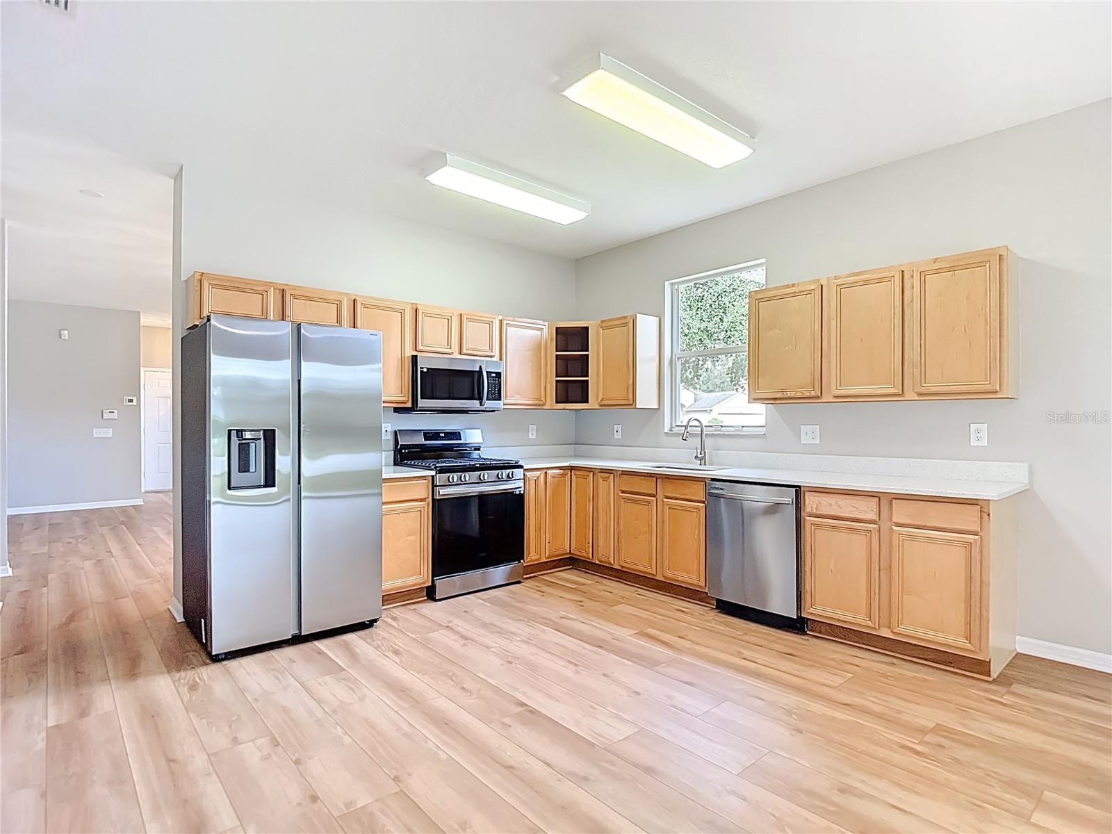 New GAS stove & appliance suite