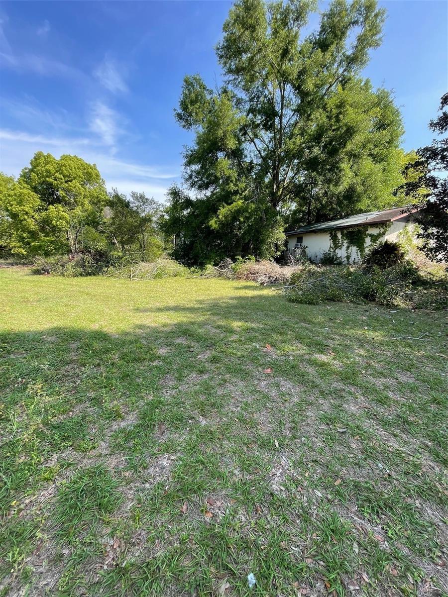 Large level lot