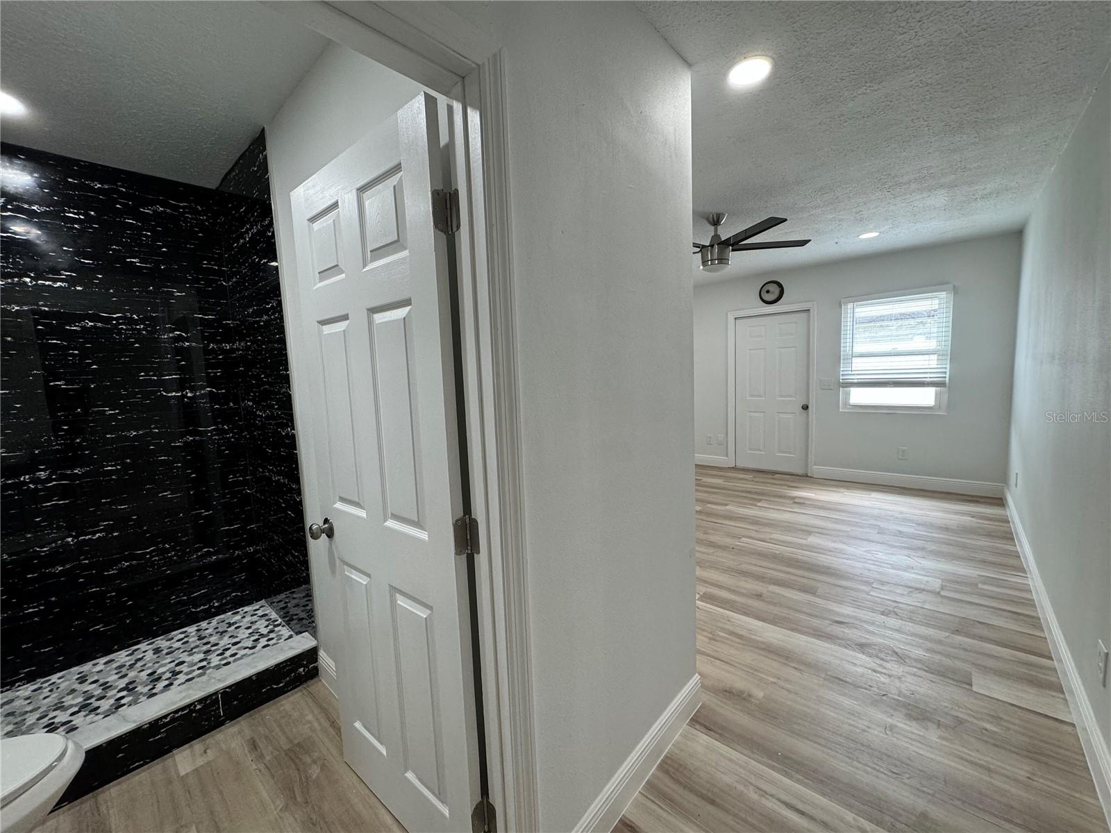 4th bedroom with bathroom, can be converted into an apartment