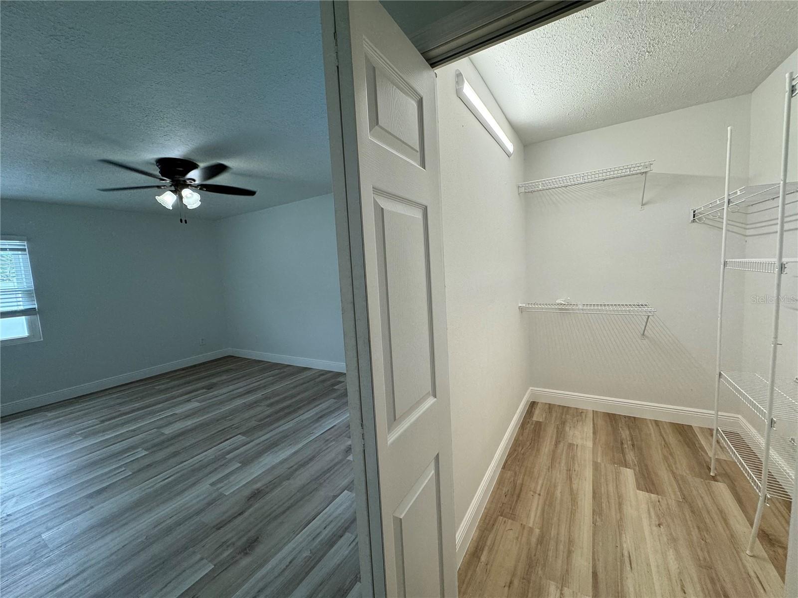 5th bed walk in closet