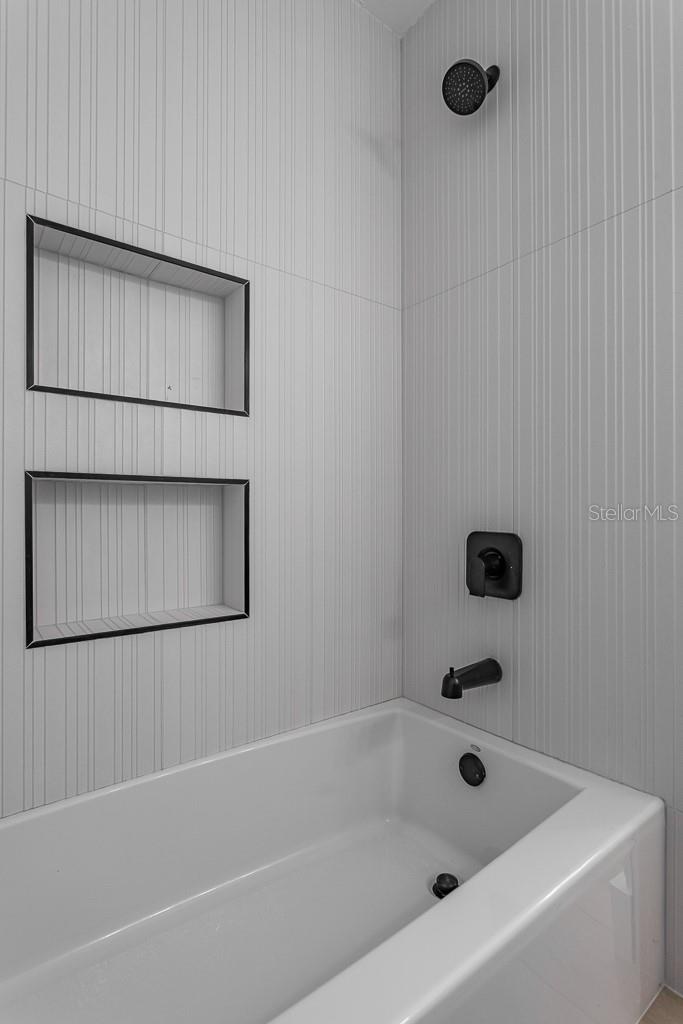 Built in niches in shower-tub area