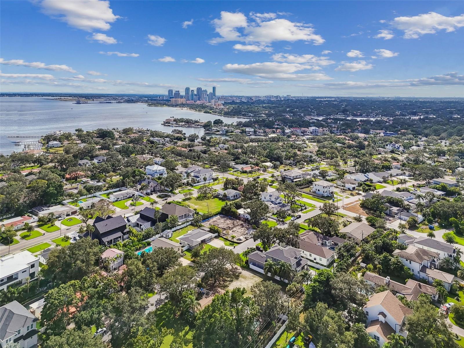 Close proximity to downtown St. Petersburg.