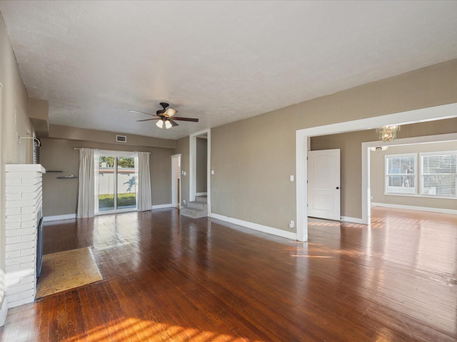 Very spacious living room