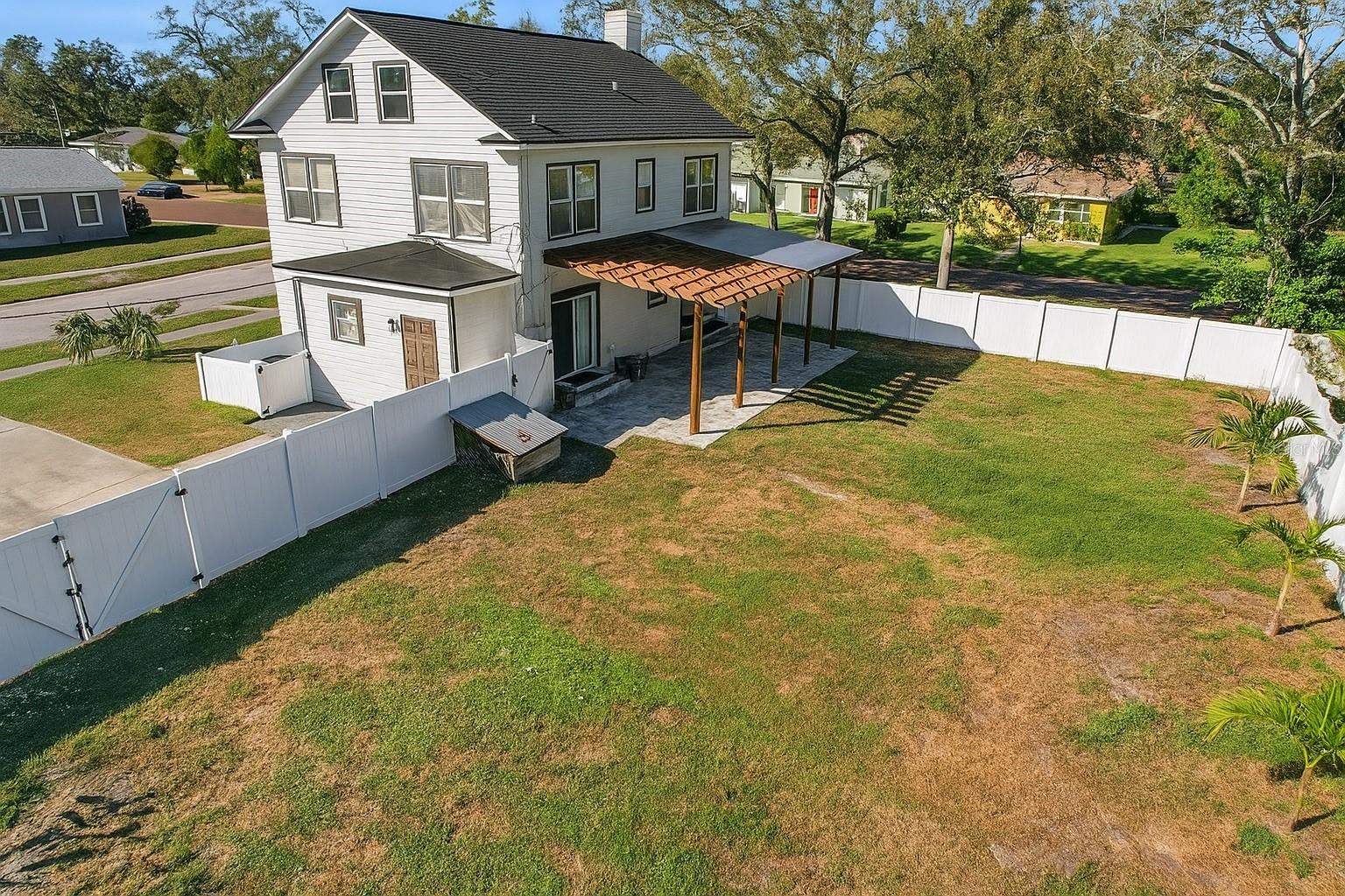 Plenty of backyard space for your kids and pets to play or to grow your garden!
