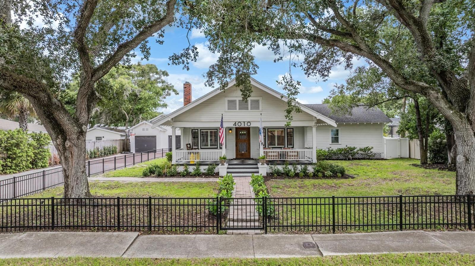 Beautifully Historic in the middle of Palma Ceia West!