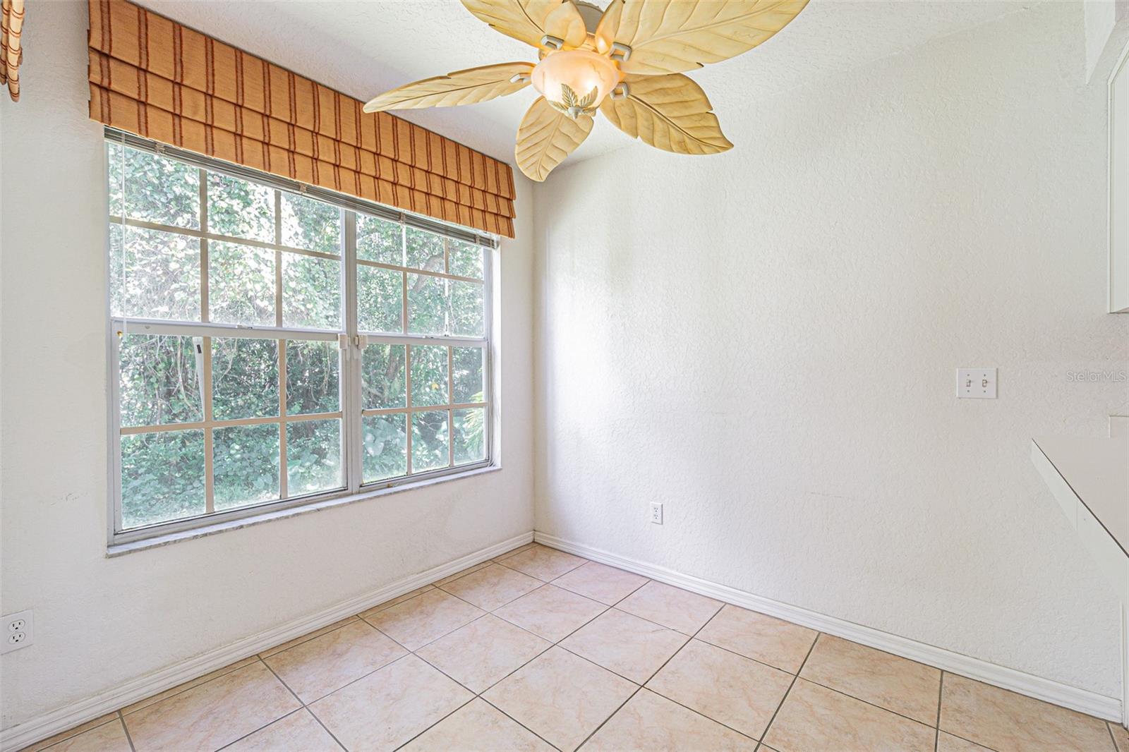 Dinette with view of conservation