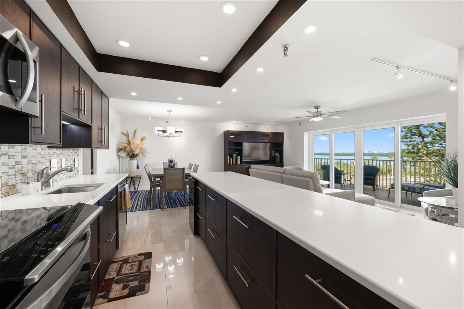 Tray Ceiling & Granite Counter Top