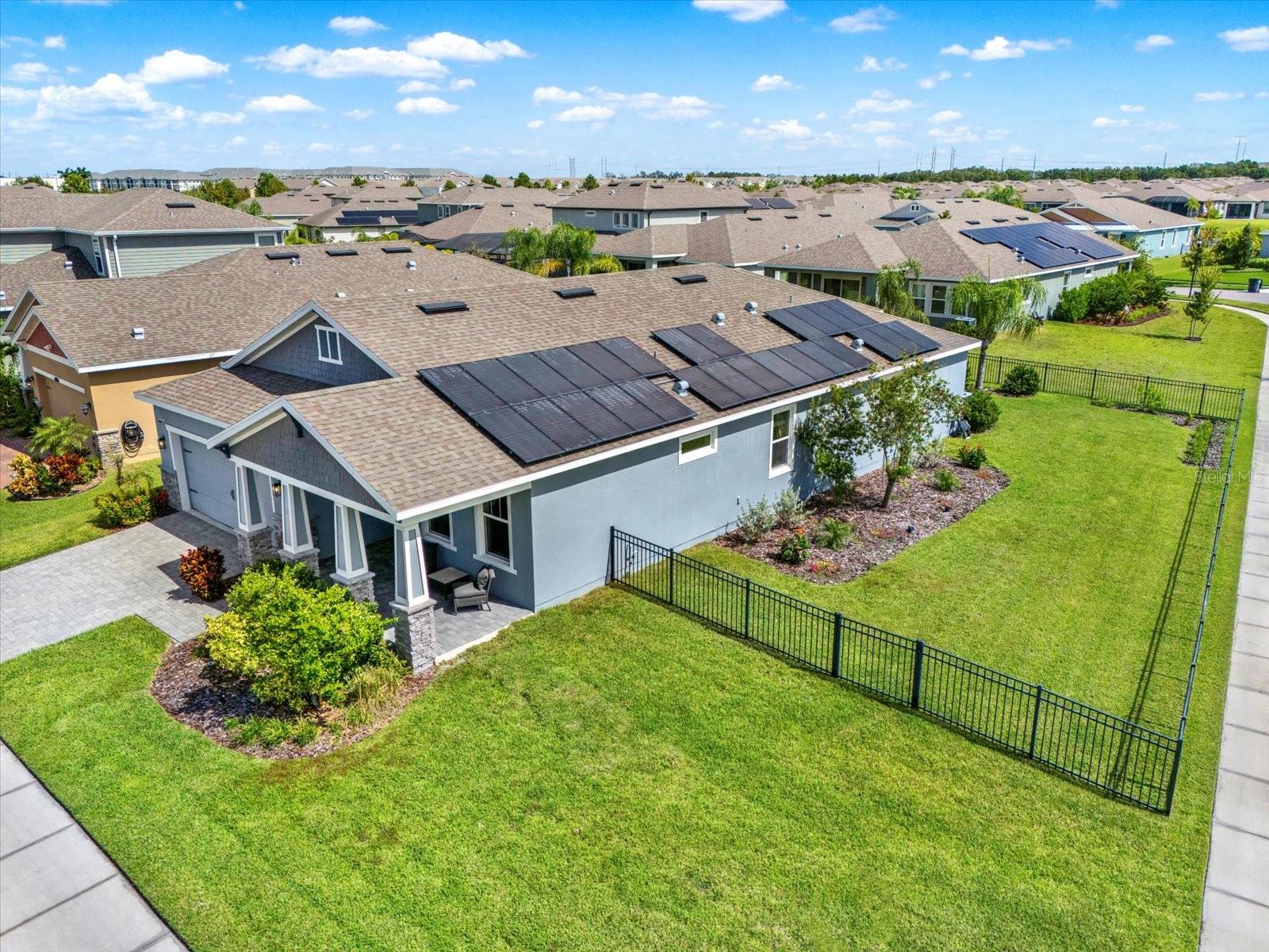 LARGE CORNER LOT... Paid off solar panels