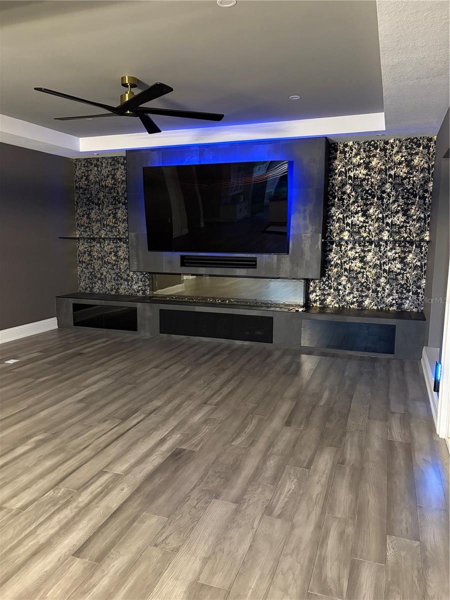 GREAT RM UNFURNISHED