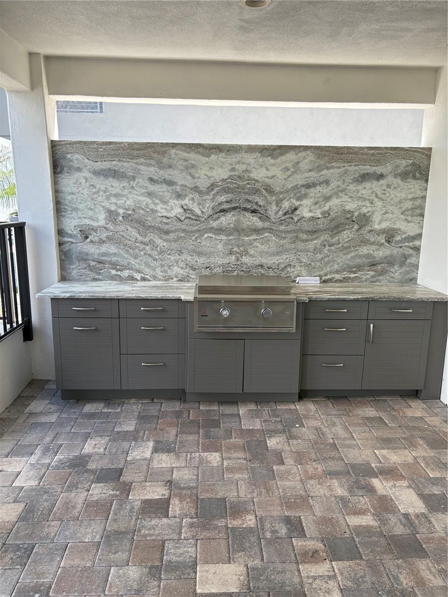 OUTDOOR KITCHEN