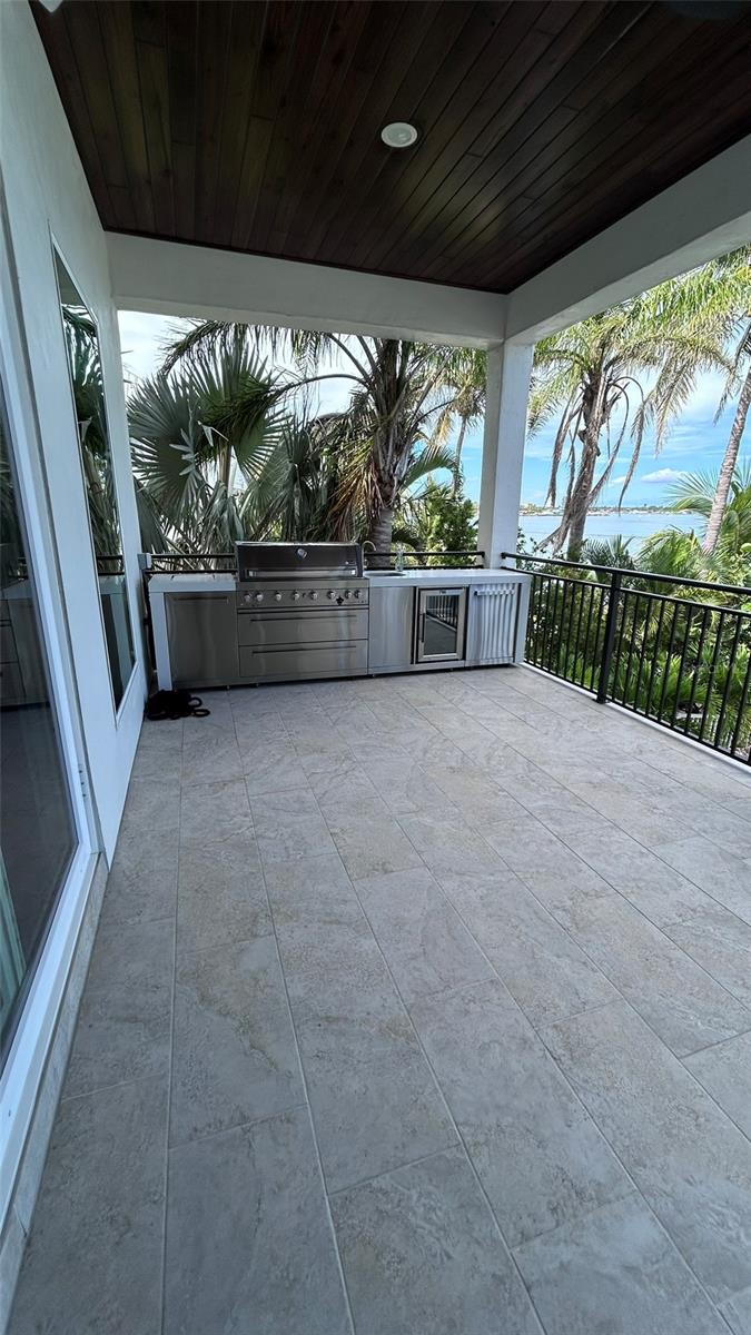 2ND FLOOR OUTDOOER KITCHEN