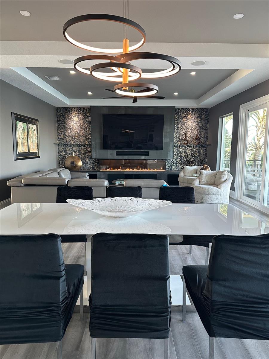 GREAT RM & DINING