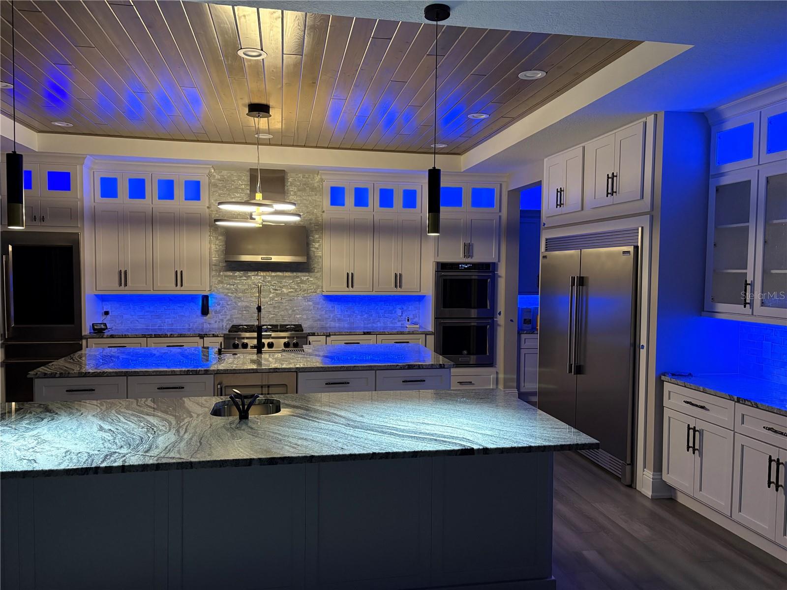 KITCHEN DBL ISLAND