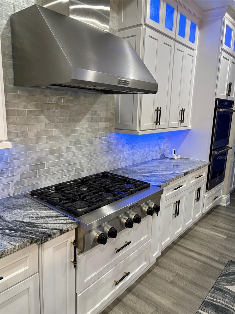 KITCHEN RANGE