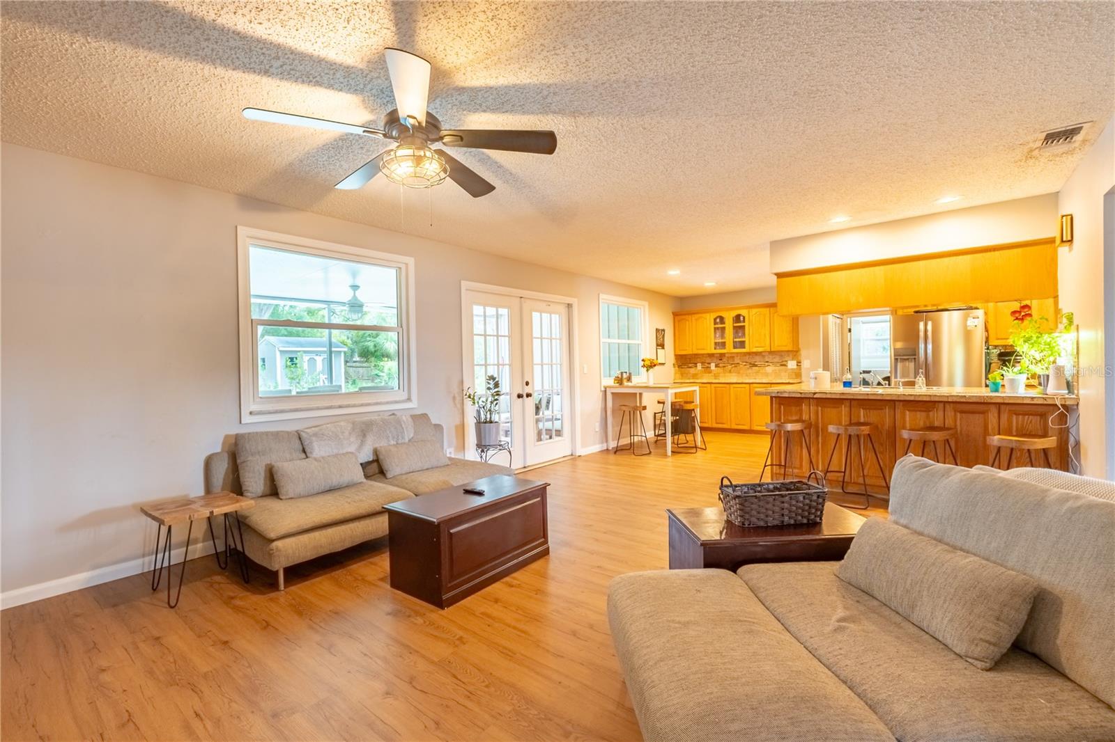 FAMILY ROOM/KITCHEN COMBO