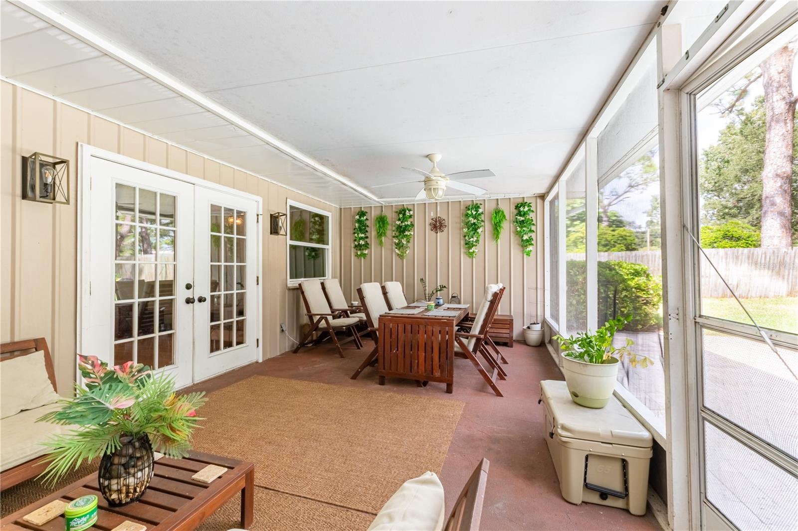 LARGE SCREENED/COVERED LANAI
