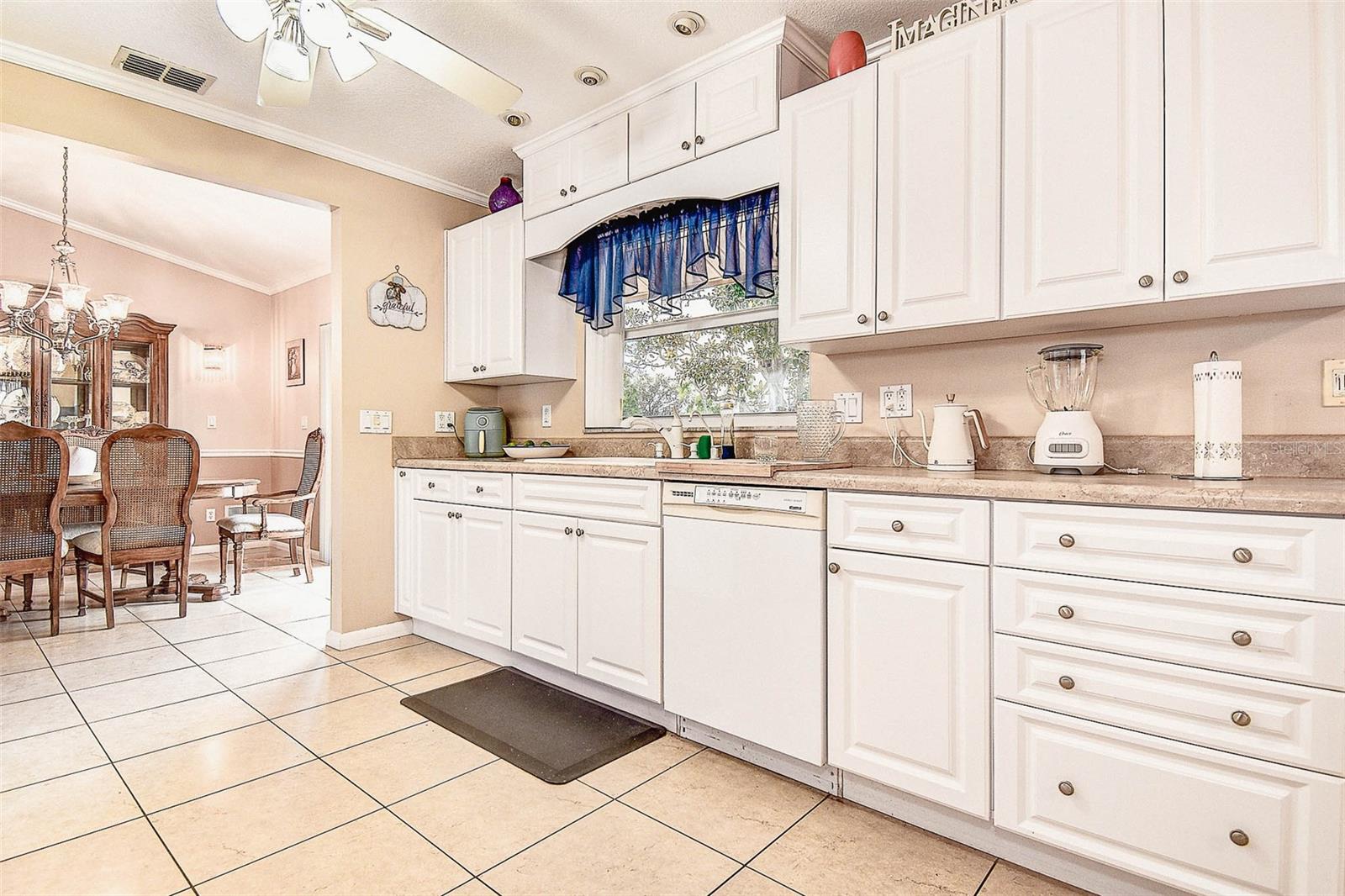 Lots of cabinets