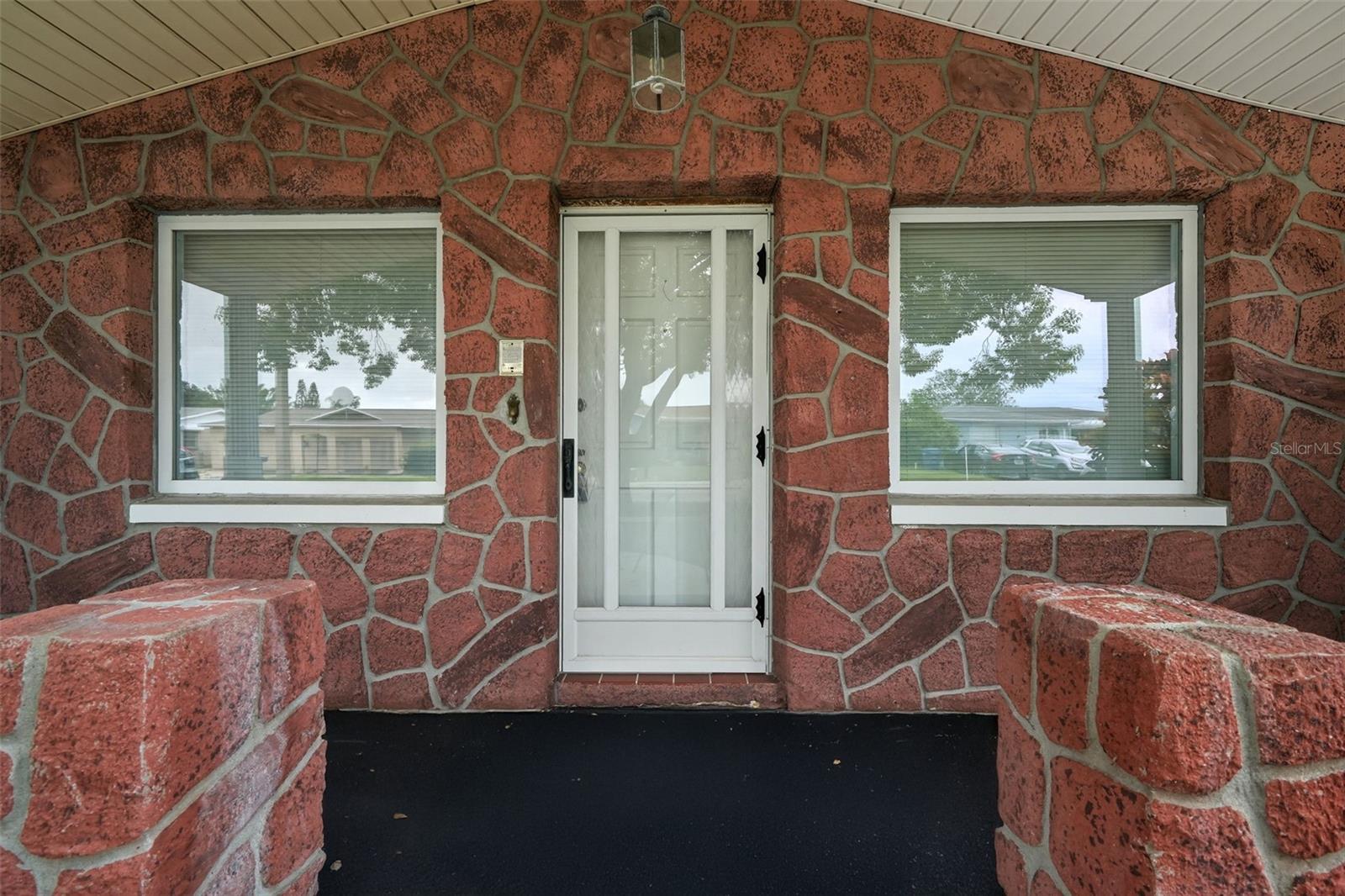 TB8433677
