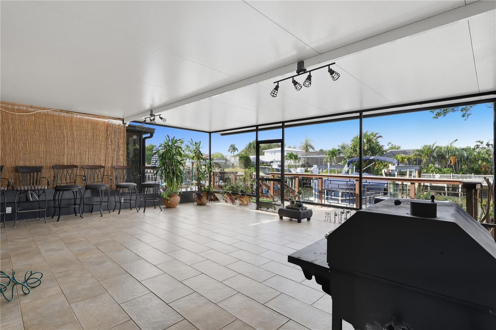 over 400 sq feet of outdoor covered space