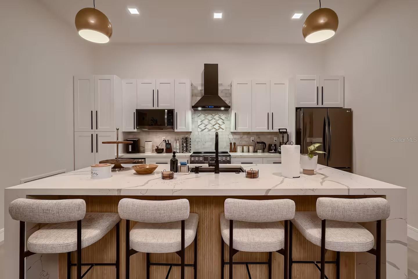 Large Island for Entertaining