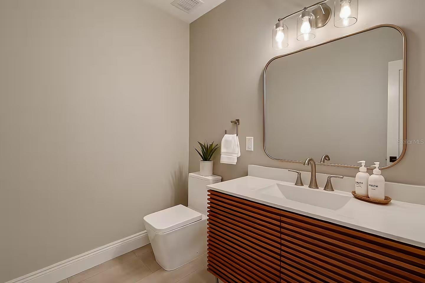 Guest Bath 3
