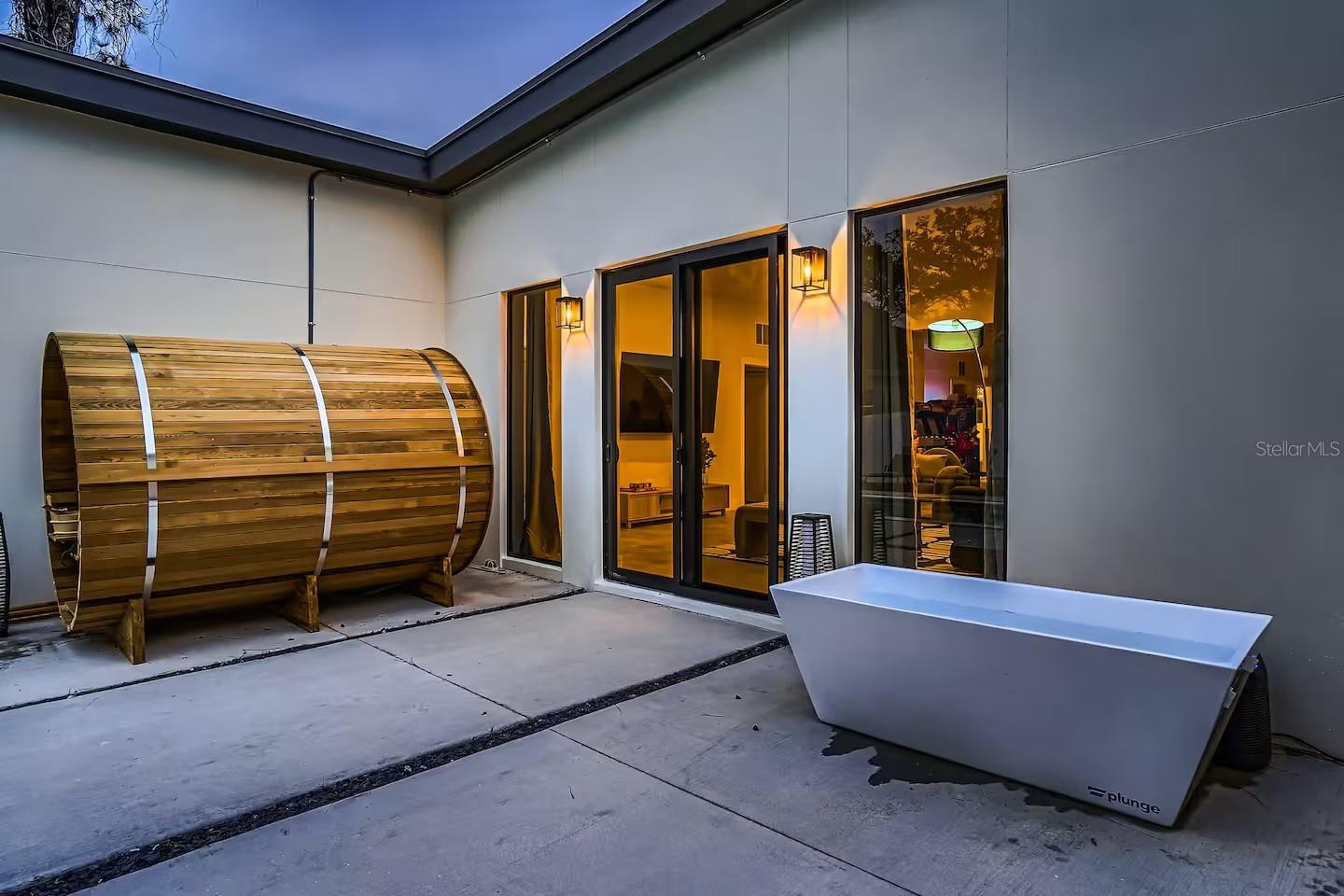 Sauna and Outdoor Tub