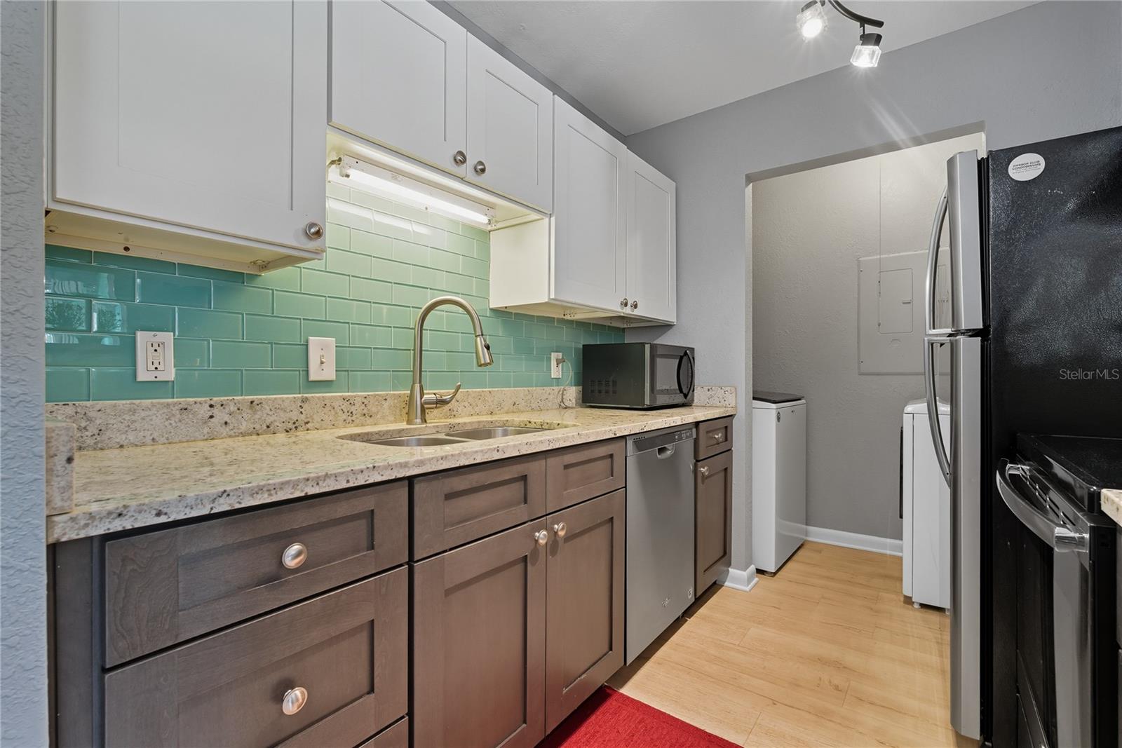GLASS TILE BACK SPLASH!