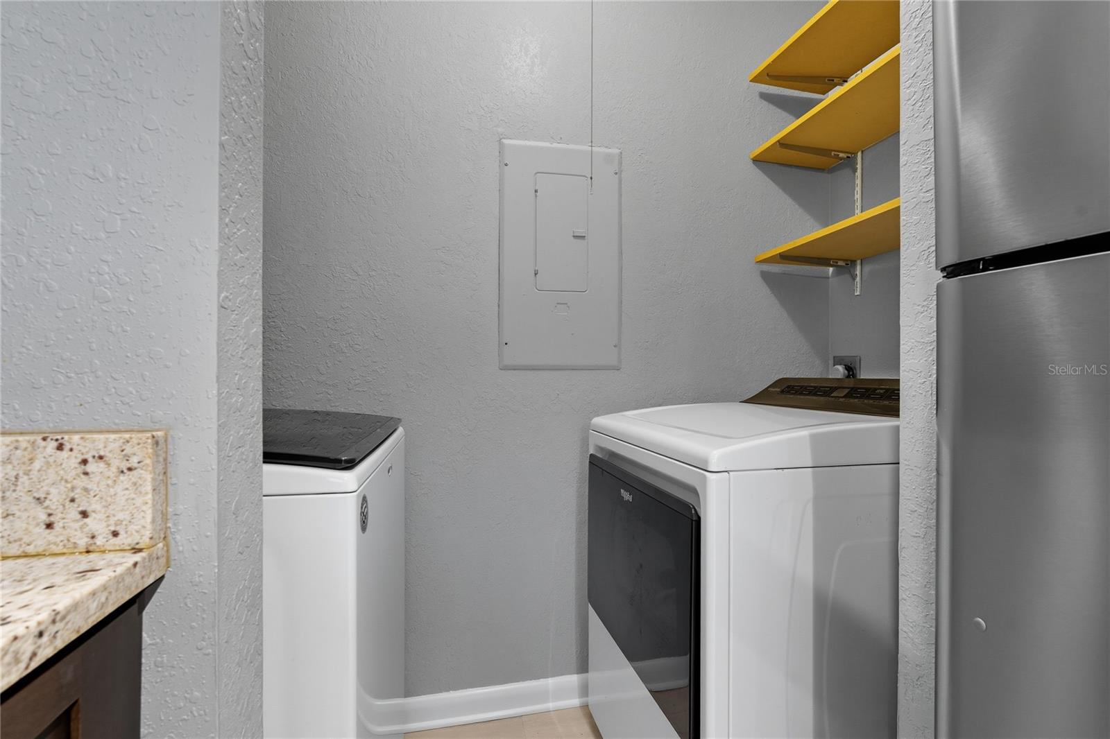 LAUNDRY IN UNIT!