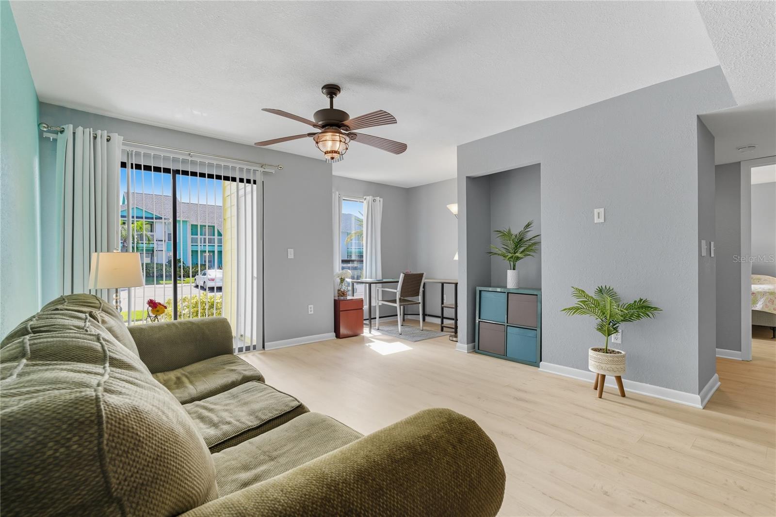 LIGHT AND BRIGHT LIVING ROOM!