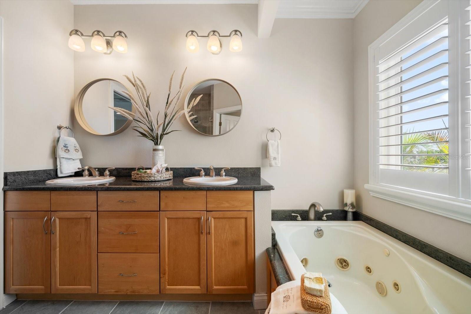 Dual sinks, jetted tub in primary bath area